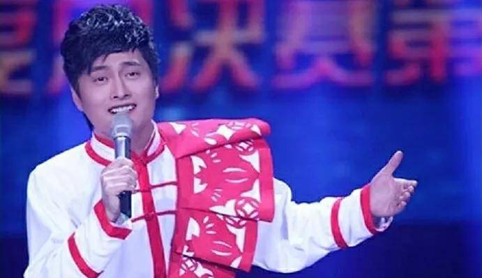 女神|好歌手云飞：6登央视春晚，娶“古典女神”美娇妻，为人低调朴素