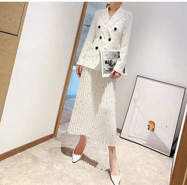 高跟鞋 小波点西装套装，每个女人都应该有的一双高跟鞋！