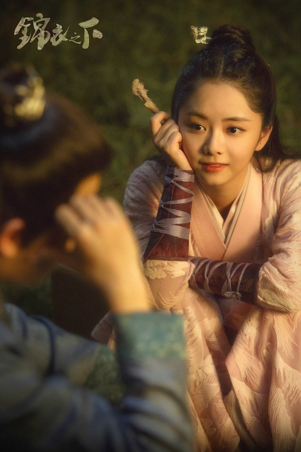 片约|谭松韵首演古装剧女主，化身呆萌女捕快，网友：男主是他追定了