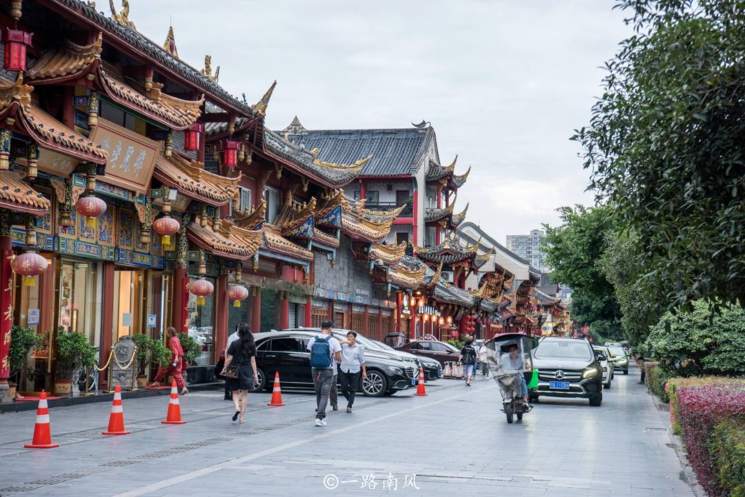 冷清|成都冷清但有特色的古街，建筑物都是仿造的，外地游客知之甚少