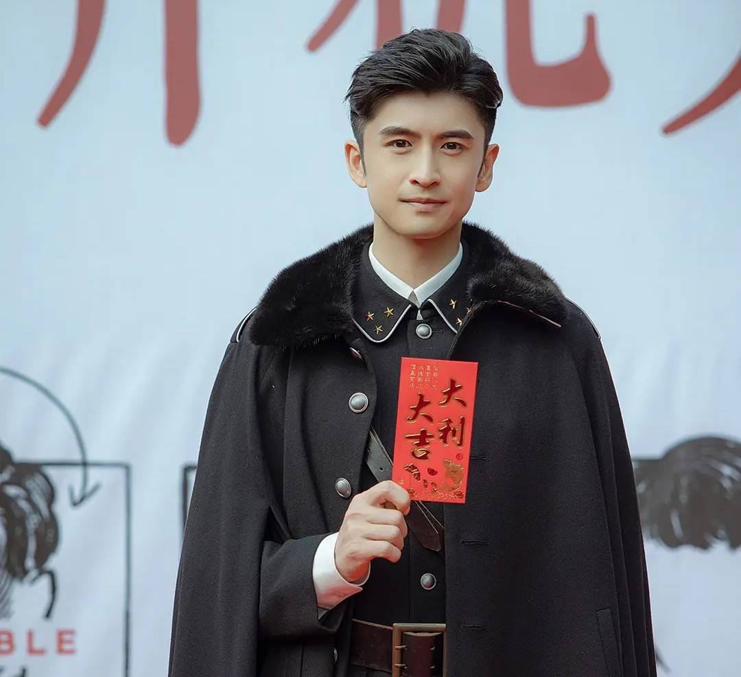 张晋|《披哥》的最大赢家,不是陈小春、张晋,而是被骂上热搜的他