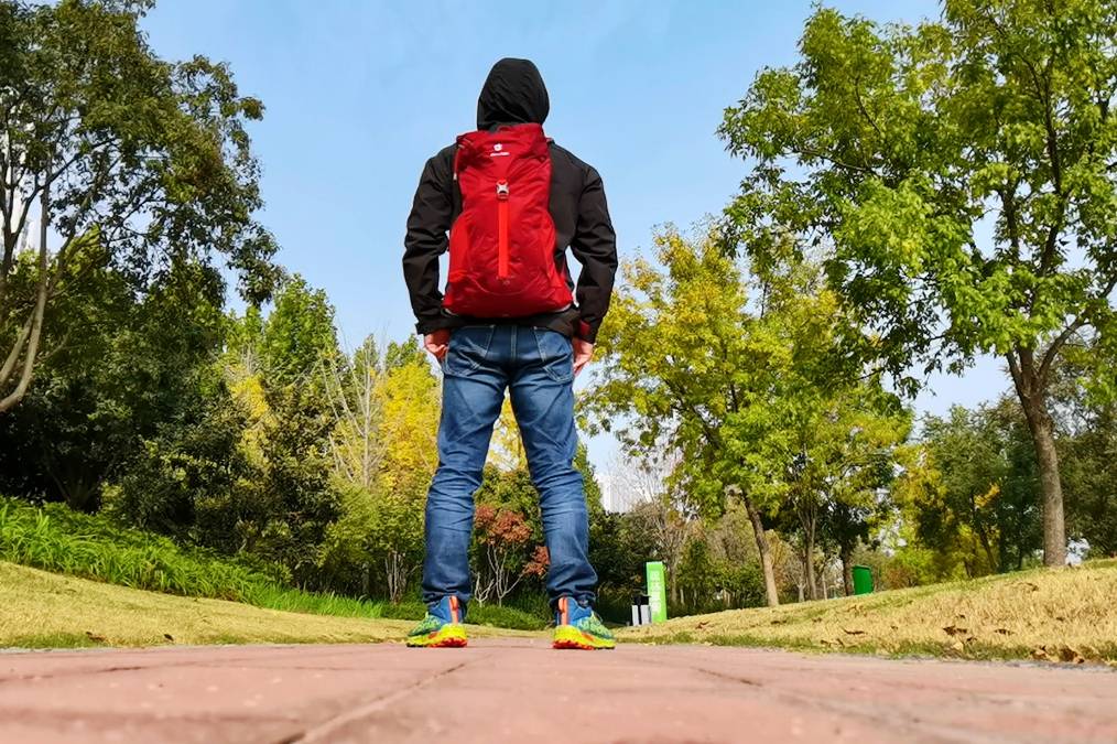 设计 踏秋而行，稳定背负，Deuter多特萤火虫AC LITE18L