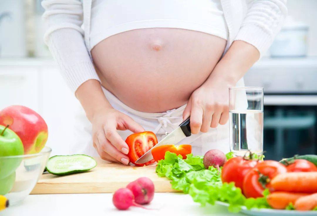 孕妇秋冬多吃三种水果，能帮助排出毒素，让肚子里的胎儿更好发育！
