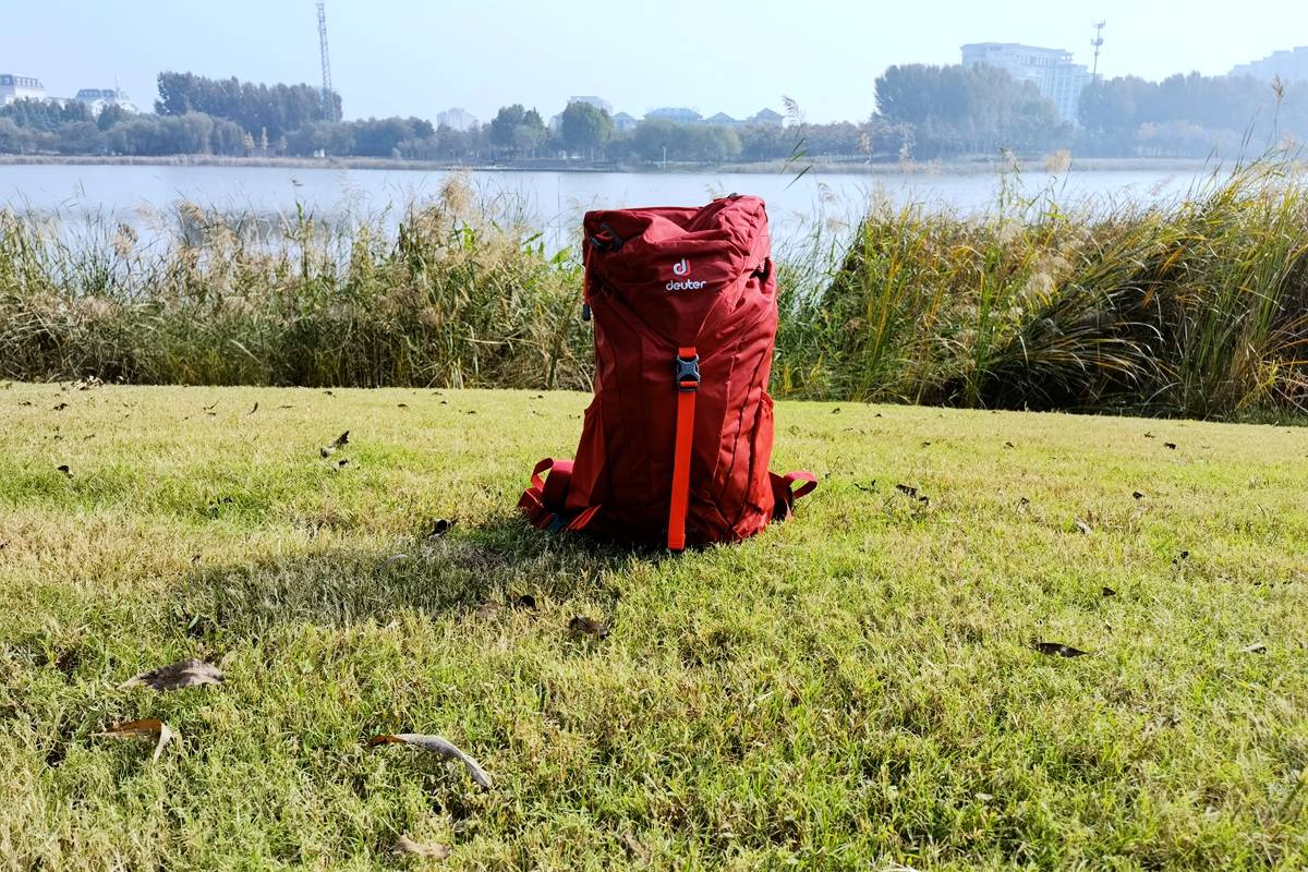 设计 踏秋而行，稳定背负，Deuter多特萤火虫AC LITE18L