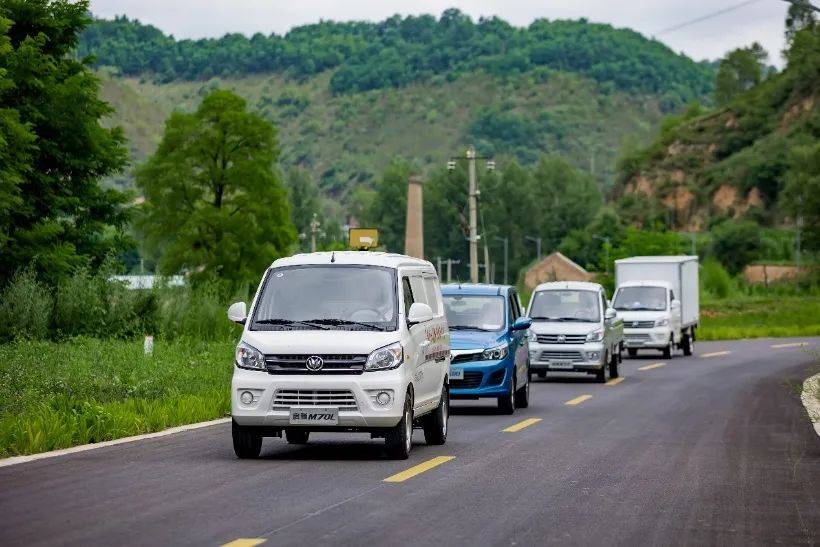 坐落於福建省龍巖的新龍馬汽車不斷髮揚紅色老區革命精神,以實際行動