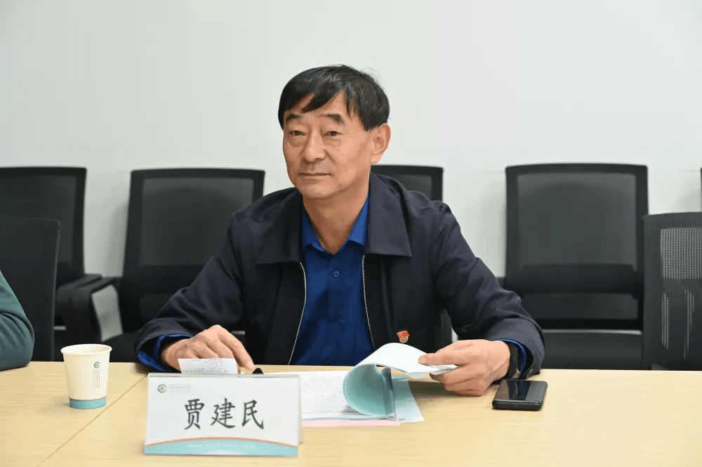 贾建民对专题民主生活会进行点评,他指出:班子成员围绕巡察反馈问题