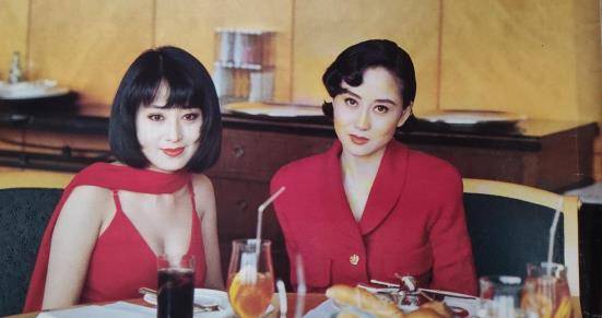 服装 92年的利智可真美,穿搭淑女还温柔,怪不得能迷住李连杰