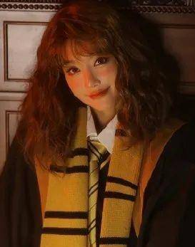 JisooJisoo克隆Lisa，Hailey复刻小甜甜，明星们的万圣节太会玩了