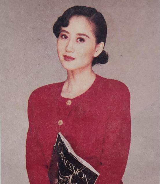 服装 92年的利智可真美,穿搭淑女还温柔,怪不得能迷住李连杰