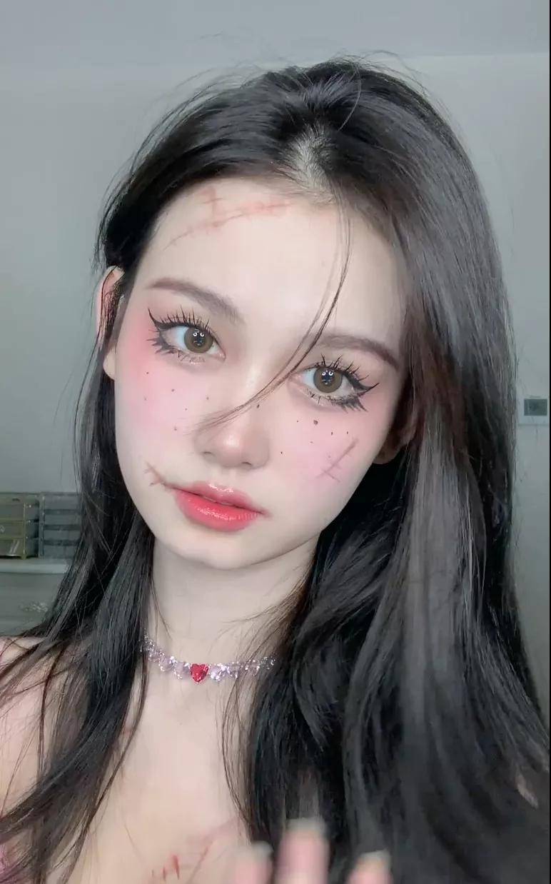 欢乐谷别当鬼了，抓他去出道吧…