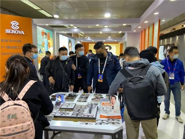 青少年近视防控镜片原理 b5221324d90d4a65b84ebf31611140f3.jpeg