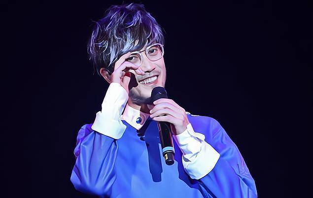 身份|周传雄年初以学员身份参加节目被传落魄，时隔半年就高调开演唱会