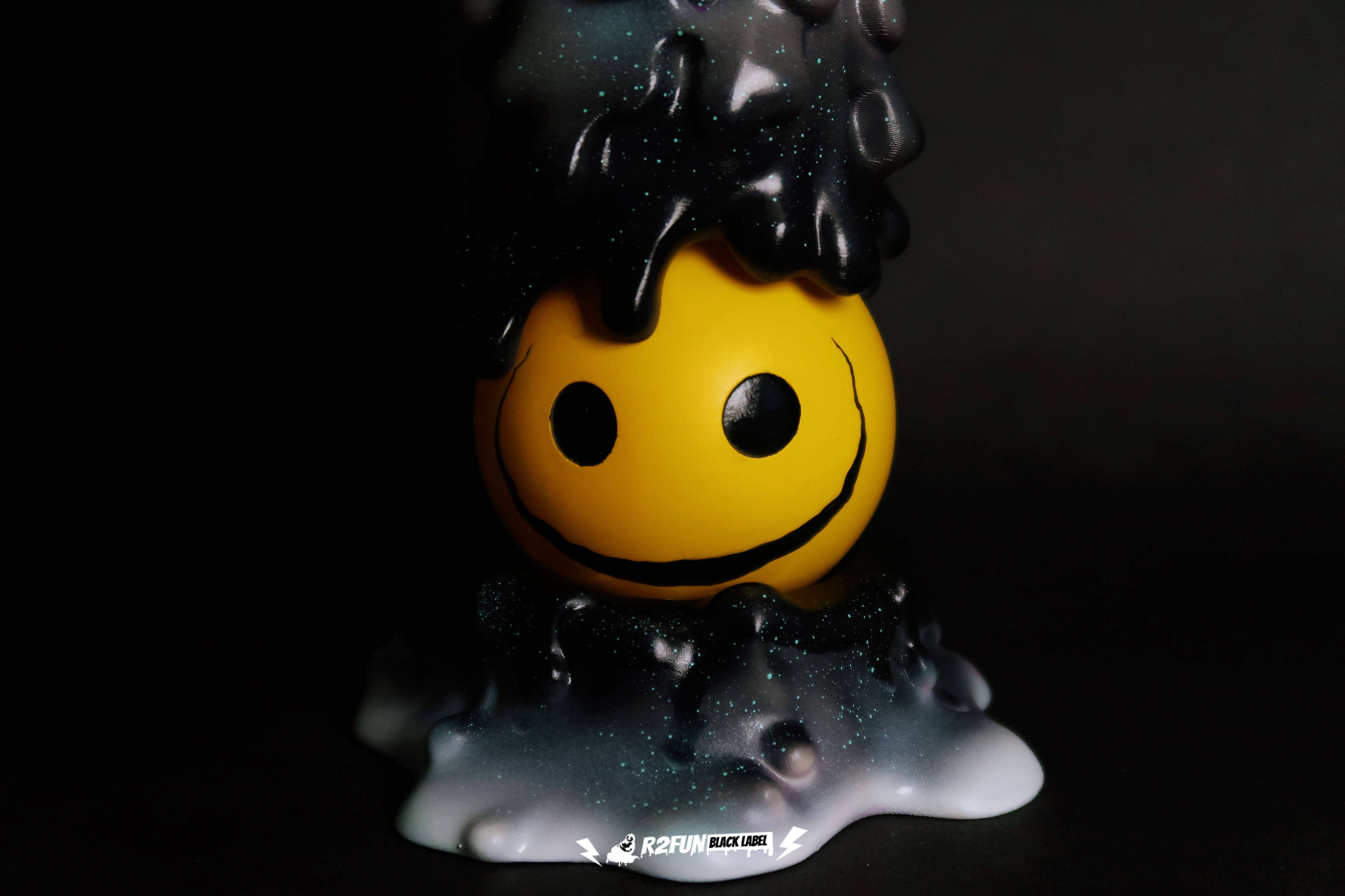 反战 潮玩新品 | 初代Bomny以蜡烛为灵感、反战主题的玩具