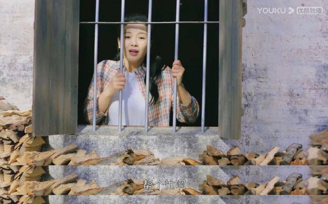 父亲|父母双亡、辍学、被卖、被骚扰……她的逆袭路究竟有多精彩？