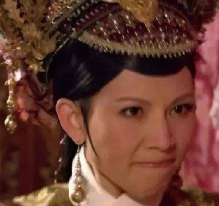 父亲|父母双亡、辍学、被卖、被骚扰……她的逆袭路究竟有多精彩？