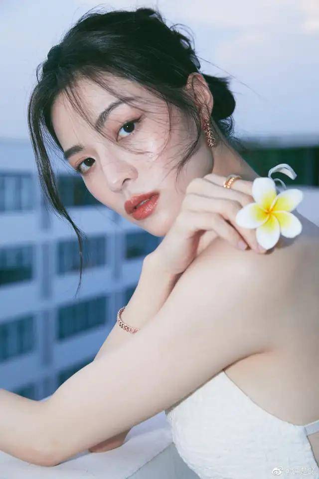 方法被赵丽颖吹爆,李佳琦的嘴到底有多好看?