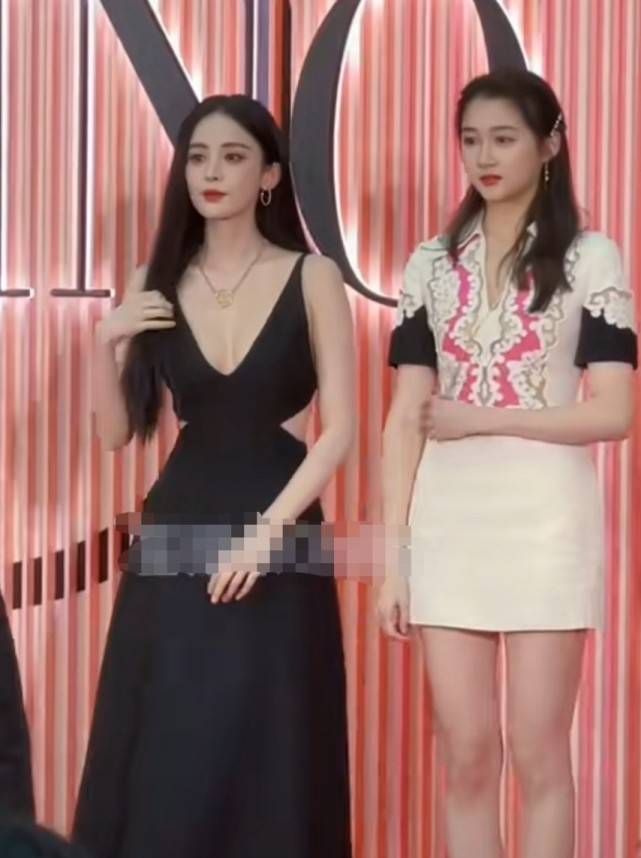 古力娜扎与关晓彤罕见同框两人谁最美引发网友热议