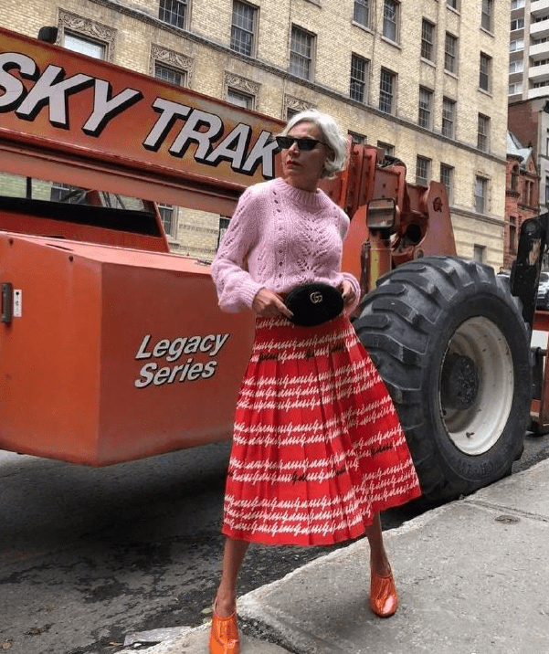 颜色 55+银发时尚博主把鲜艳的颜色和高调的配色轻松hold住 越活越时髦