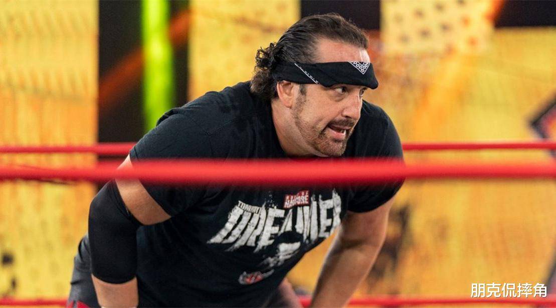 子已经作为制片人开始了在wwe的试用期,impact将他除名也很正常;汤米