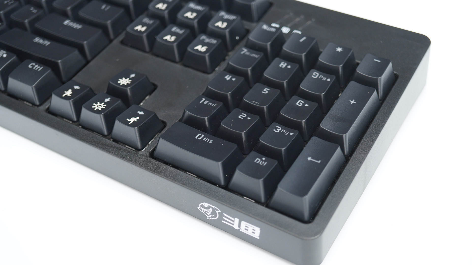 个性化，更自由 - 斗鱼DKM180热插拔机械键盘