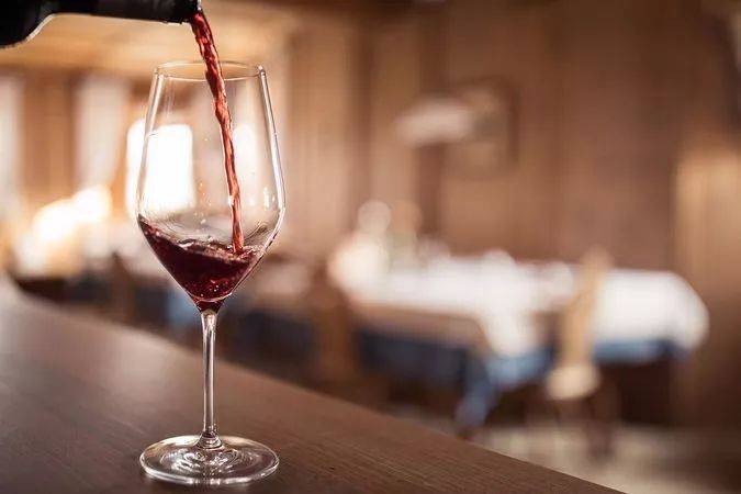 睡眠|睡前喝杯葡萄酒,真的能助眠吗?| 富隆酒业