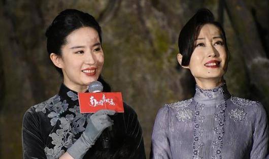 颜照来 刘亦菲与刘敏涛合照被比下去了，虽乖巧可人但气场却输了一大截