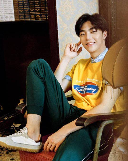 阳光 陈立农全新造型来袭，仅靠一件T恤，居然就轻松搭出高级感！