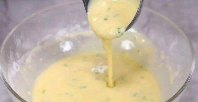 葱花|教你做家常洋葱蛋饼,不要面葵,超简单的步骤,外面酥脆,首选