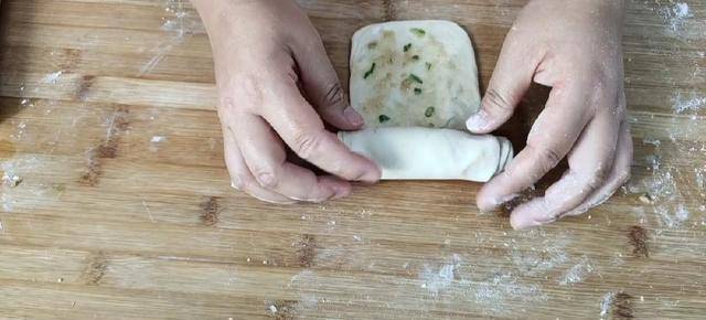 面团|五香芝麻烧饼，咬一口满口留香，用手一握酥脆成渣，制作简单易学