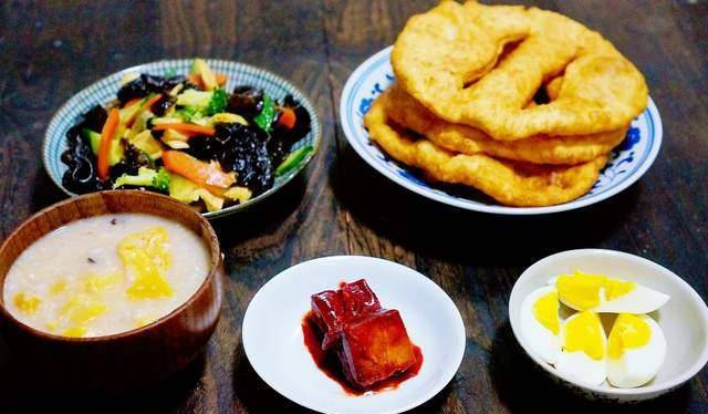 电饭煲|晒晒我家的早餐，好吃不将就，每天丰盛一大桌，营养味美