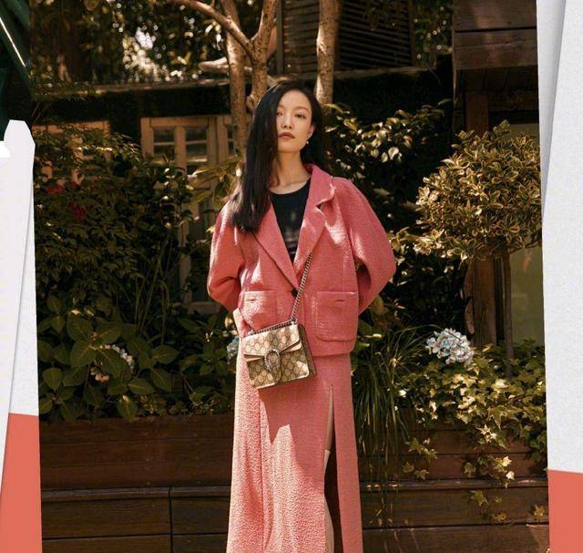 大气 倪妮的高级感真不是吹的!条纹衬衫搭配半身裙优雅利落,摩登精致