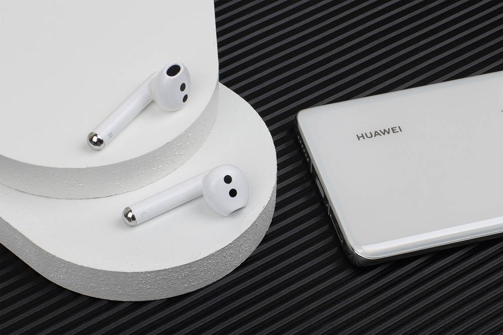 双十一TWS耳机大比武，苹果AirePods 3PK华为FreeBuds 4