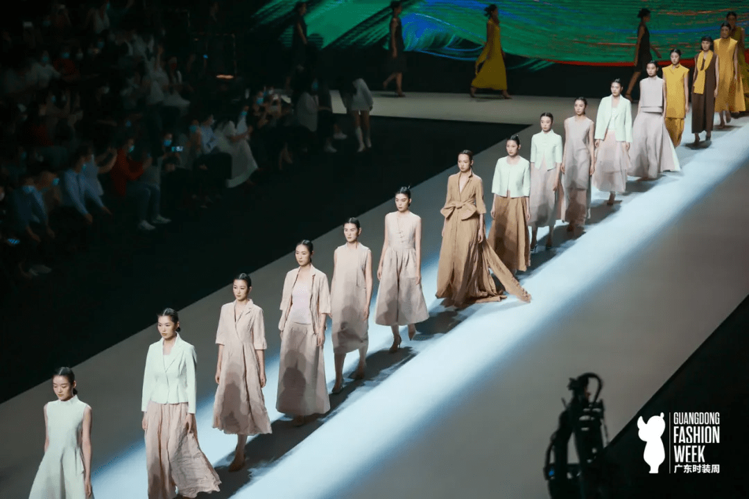 广州 2021广东时装周-秋季秀场直击：李小燕高级定制