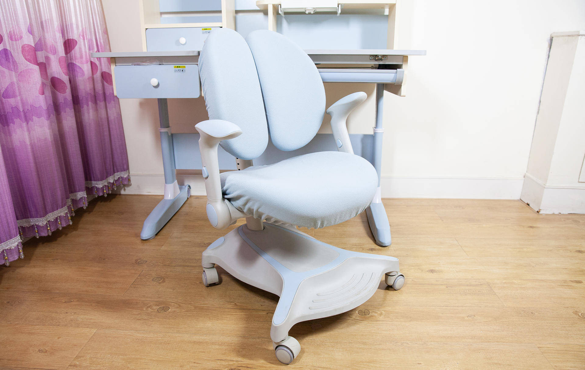 双11儿童桌选购指南-附科贝森儿童学习桌套装使用体验