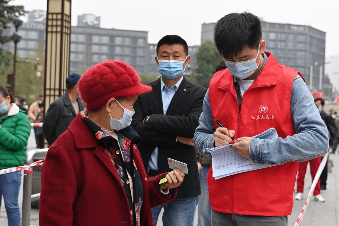 医护|10名医护确诊，连次密接也被感染！冬季这波疫情刷新了我们的认知