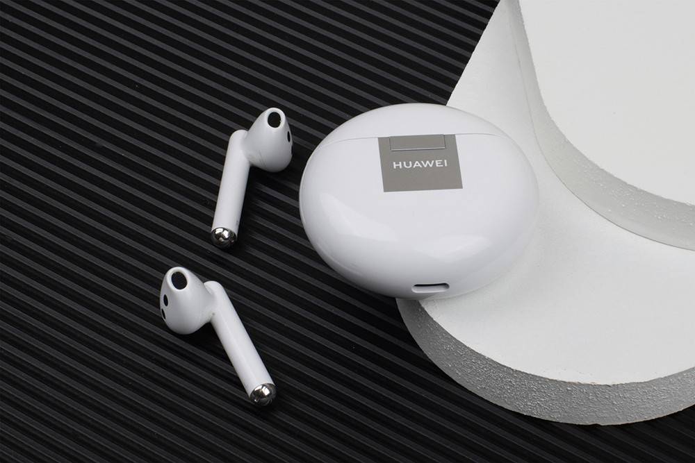 双十一TWS耳机大比武，苹果AirePods 3PK华为FreeBuds 4