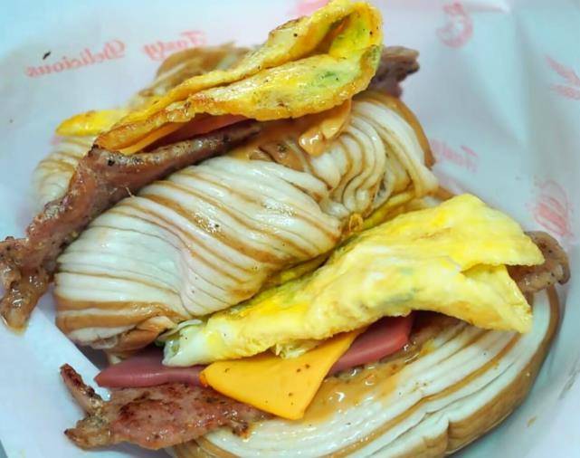 什么|台湾最诱人的早餐之一，海景馒头夹着猪排和鸡蛋，价格还很便宜