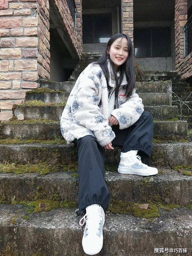 帆布鞋 这个冬天来点不一样的吧！用加绒帆布鞋代替其他鞋子，保暖又新颖