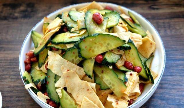 做法|全职妈妈周末也不闲着,一家四口人的早餐,做法简单,营养也不差