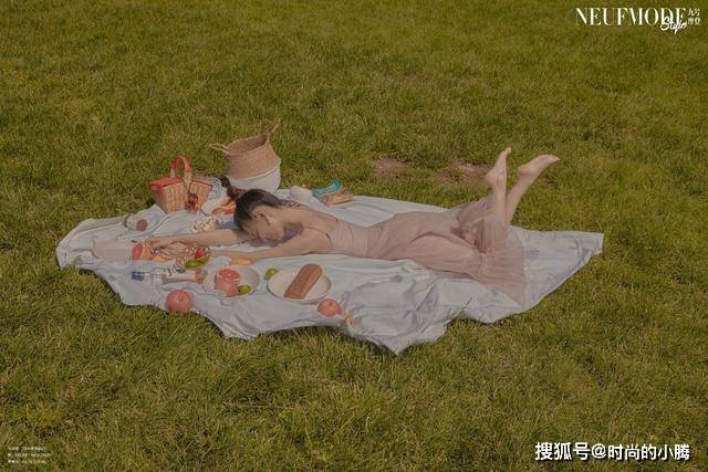 耳环 徐璐越来越美，一组田园风时尚大片，穿出活泼俏皮的少女感