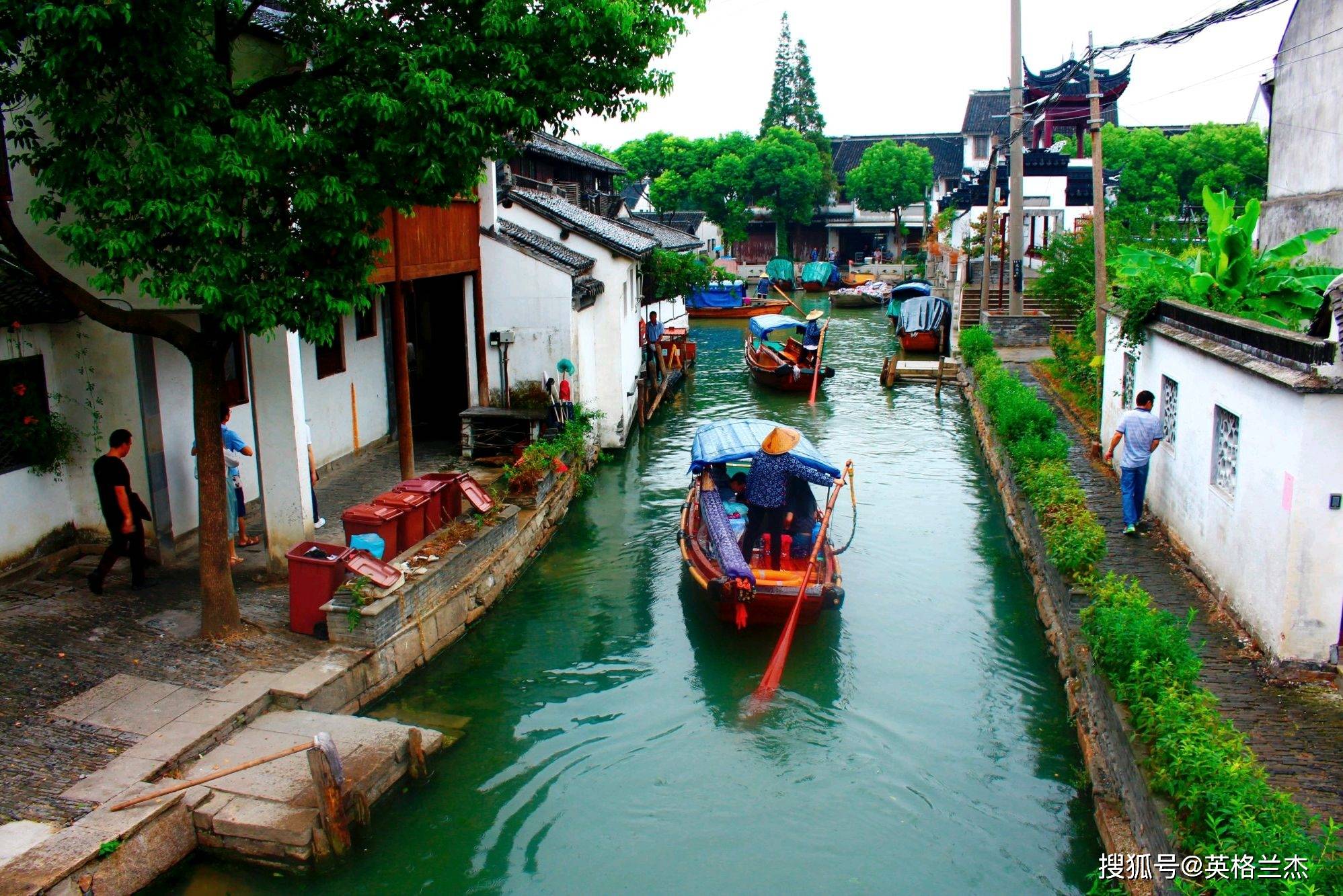 人口平方_中国人口最密集的小城,总面积仅191平方千米,山水美老街很繁华