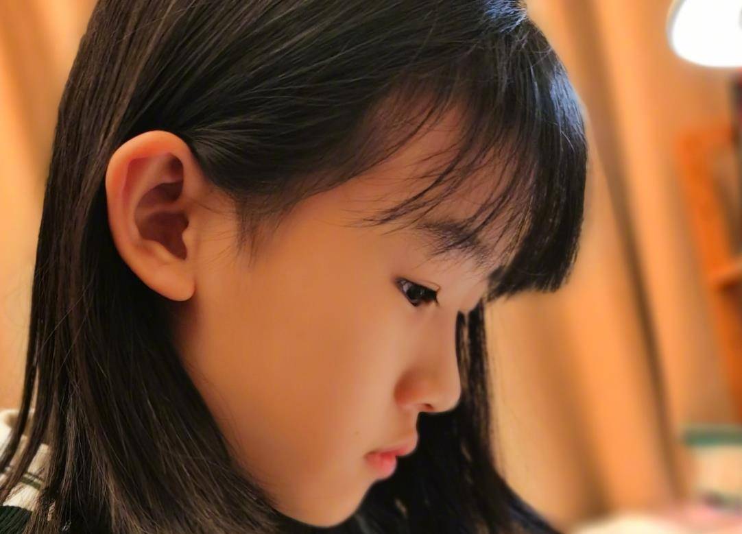 因为|陆毅晒出大女儿近照，堪比“整容式”长大，这五官颜值状态爱了！