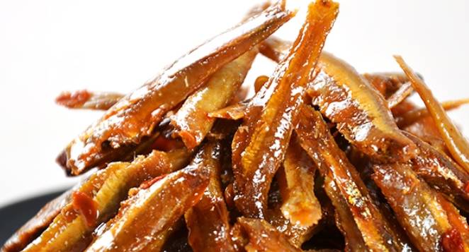 网友|超市里1元1包的小辣鱼,是用什么鱼做的?网友看完,不敢再吃