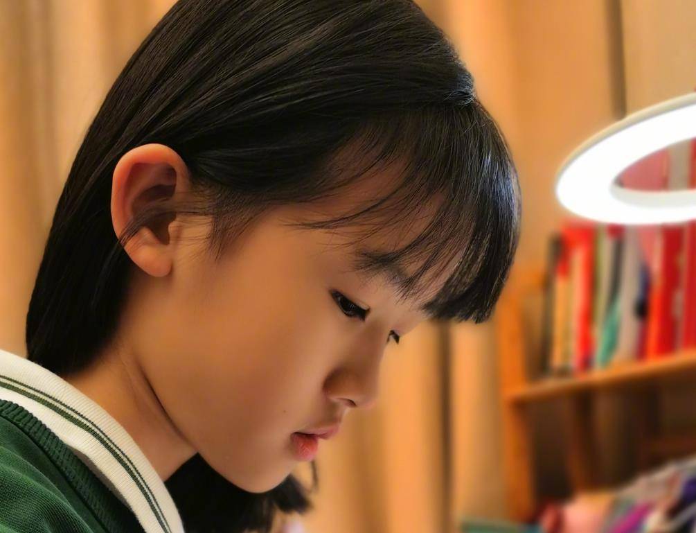 因为|陆毅晒出大女儿近照，堪比“整容式”长大，这五官颜值状态爱了！