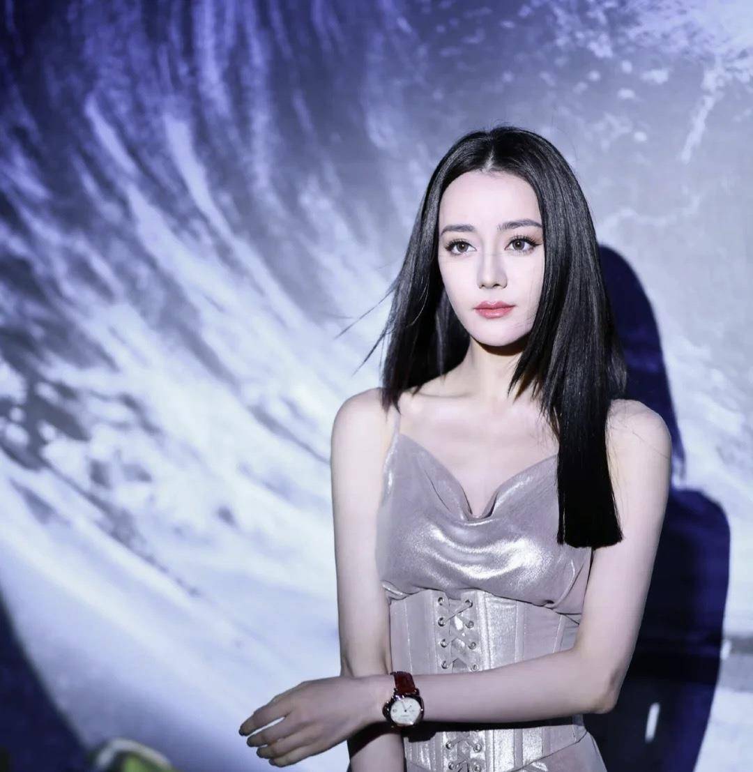 迪丽热巴的心动瞬间！网友心动：我的AI女友？_海鸥