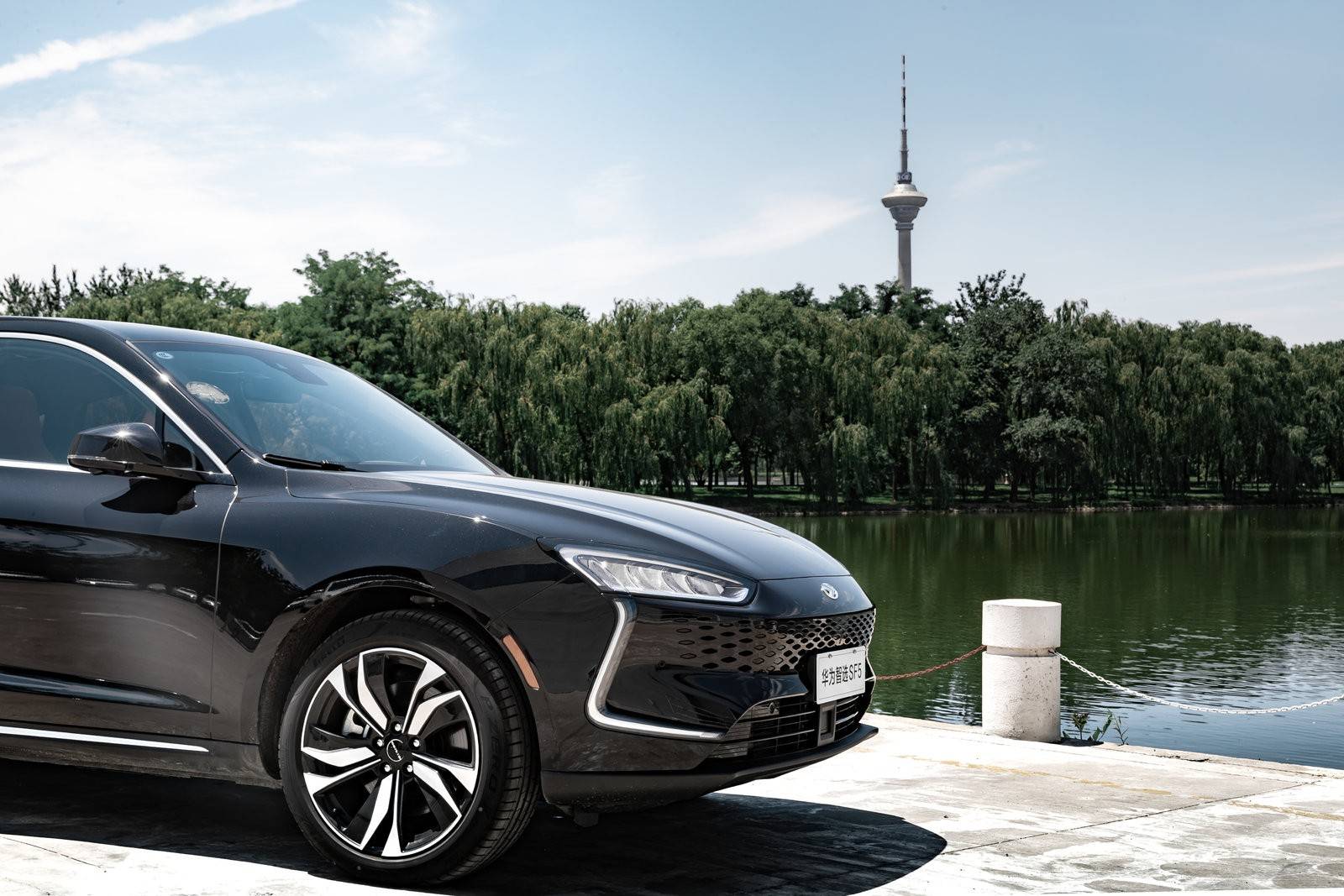 新能源汽车行业的新星赛力斯华为智选sf5