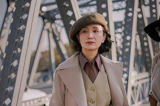 身材 染黄发的孙莉挺叛逆的，但穿衣潇洒随性，西装配牛仔裤简约大气