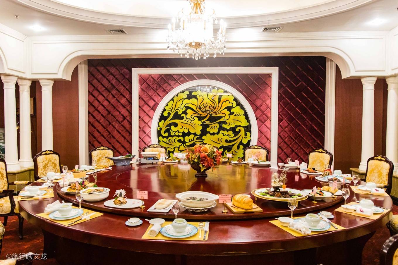 在 营口 吃饭选在红运大饭店里吃,是要可以让人羡慕和称赞的,档次和