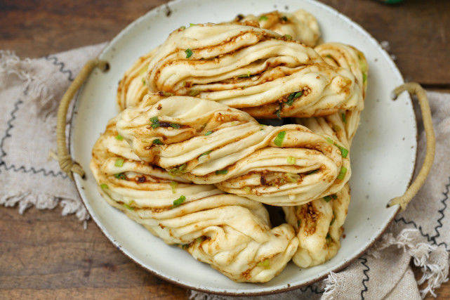 葱花|北方最常见的早餐，暄软美味比馒头好吃多了，一次发酵成功率高！