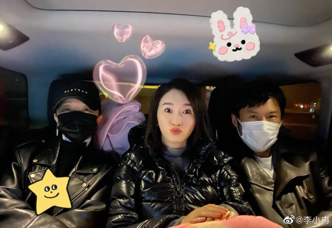 好友李小冉不美颜都这么白，衬的好友又黄又粗糙，40多岁一点不显老！